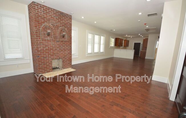 467 FELTON DR NE