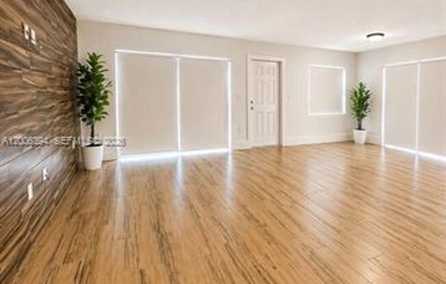 8590 NW 3rd Ln th 102 MIAMI, FL 33126