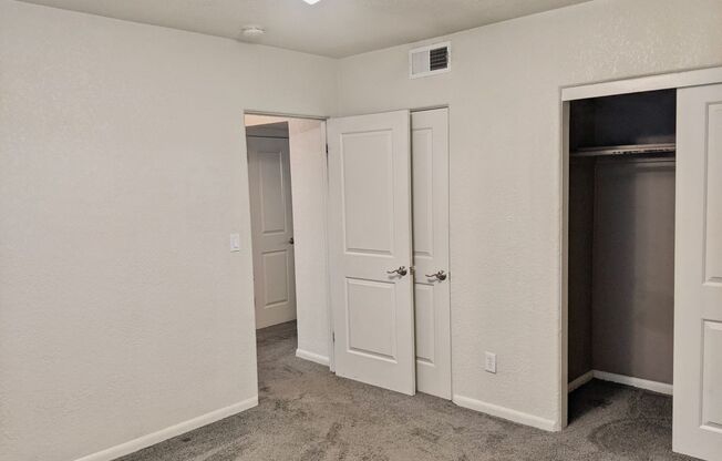 2 beds, 1 bath, 913 sqft, $2,025, Unit 203