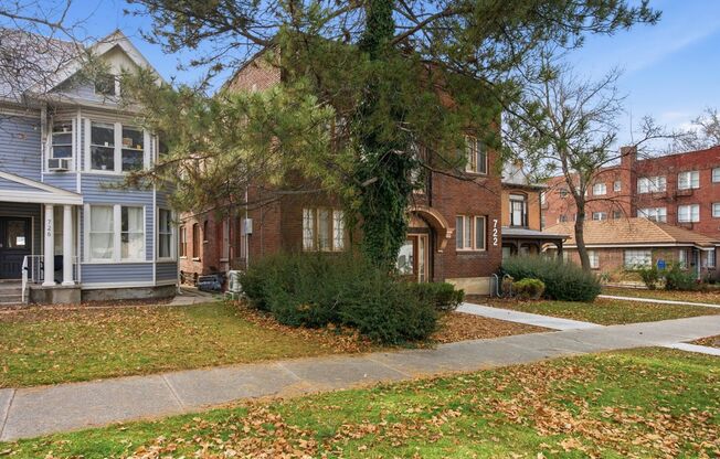 1 bed, 1 bath, $1,100, Unit 722-06