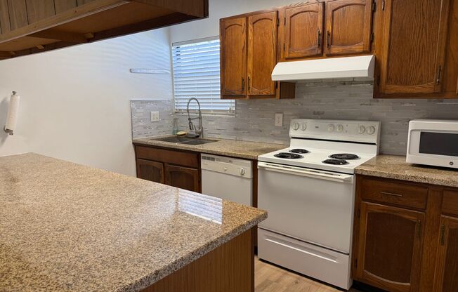 2 beds, 1 bath, $1,100