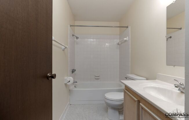 1 bed, 1 bath, 709 sqft, $1,045, Unit 2214-306