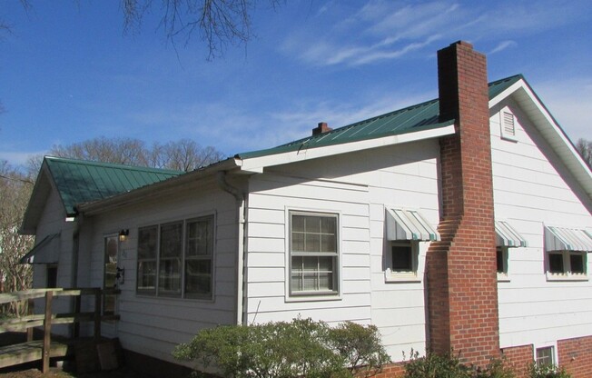 Two bedroom home in Charlotte - Spacious home with a carport!