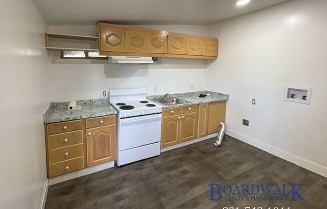 1 bed, 1 bath, 550 sqft, $999, Unit 374 W 1300 N-#2