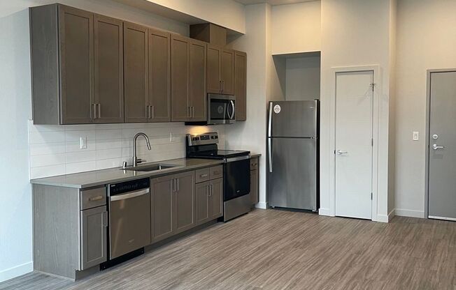 1 bed, 1 bath, 611 sqft, $1,455, Unit 307