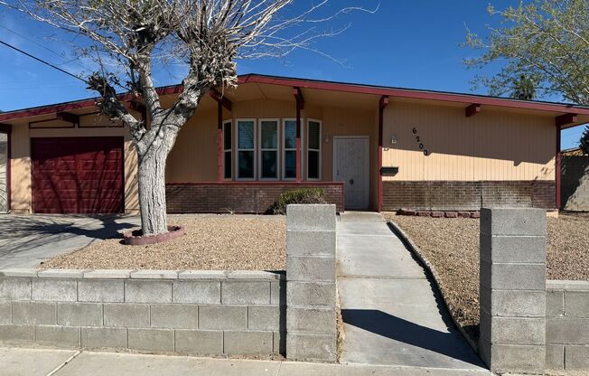 A MUST SEE 4BD/2BATH HOUSE WITH POOL!