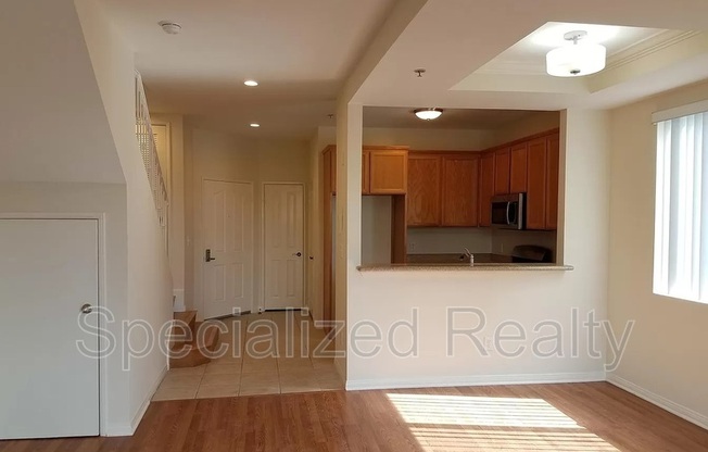 5716 WHITSETT AVE