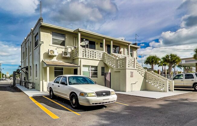 Studio, 1 bath, 400 sqft, $1,600, Unit 50-6