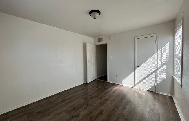 3 beds, 1 bath, $1,300