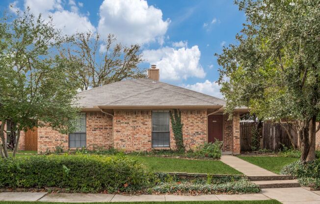 Spacious 3 Bedroom House in Carrollton!