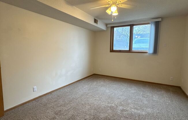 1 bed, 1 bath, $775, Unit 5