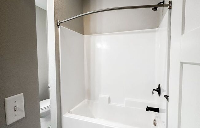 1 bed, 1 bath, 690 sqft, $1,300, Unit Cap5