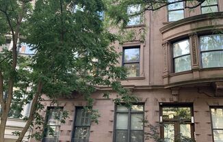 38 W 69 ST