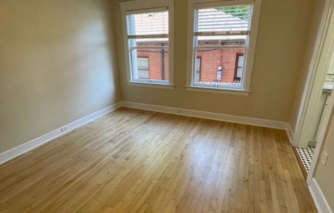 Studio, 1 bath, 300 sqft, $1,124, Unit 27