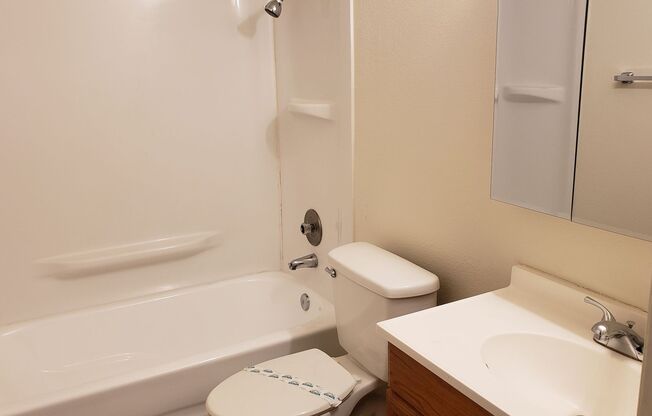 2 beds, 1 bath, 775 sqft, $1,300, Unit A1