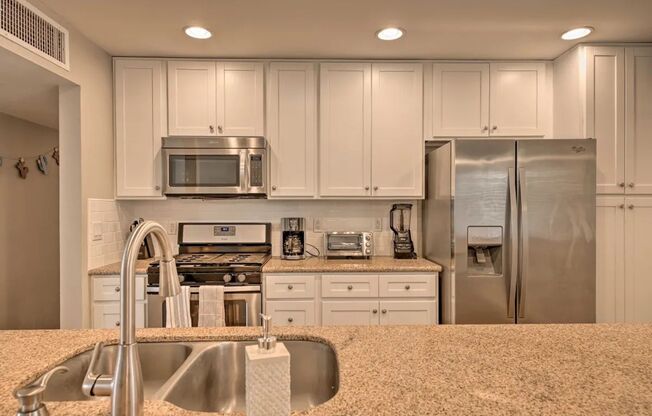 Beautiful Tempe home with hot tub and firepit!