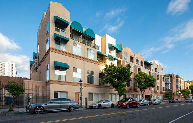 1 bed, 1 bath, 1,000 sqft, $2,375, Unit 210