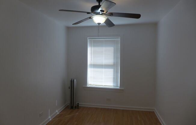 2 beds, 1 bath, $1,495, Unit 2050 Kostner - 1B