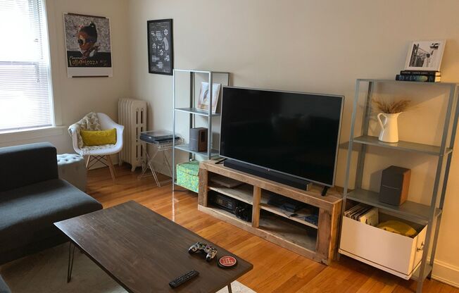 1 bed, 1 bath, $1,690, Unit 1900-2