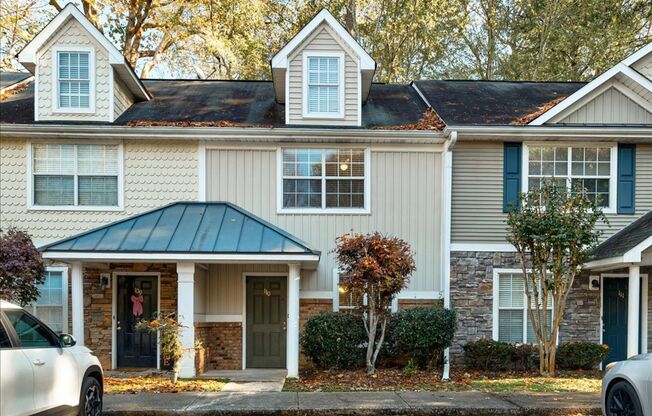 Welcome to this charming 2-bedroom, 1.5-bathroom house located in Dallas, GA.