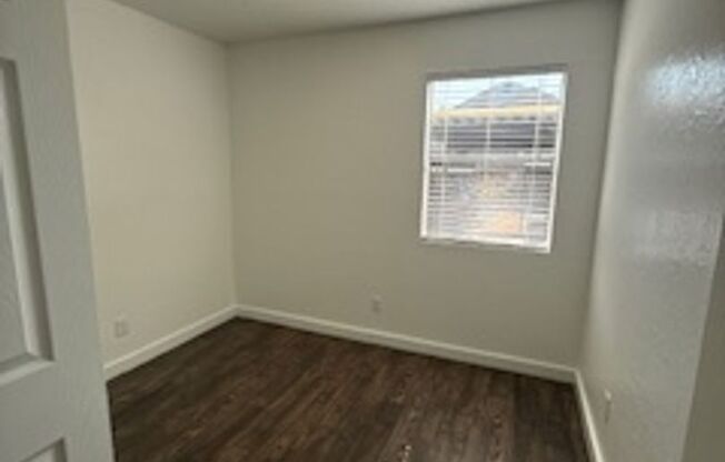 1 bed, 1 bath, 745 sqft, $1,520, Unit 100
