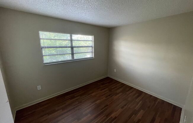 2 beds, 1 bath, 830 sqft, $1,300, Unit 1