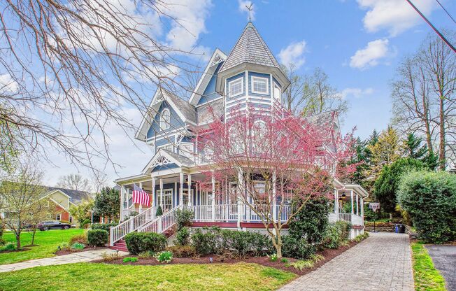 Stunning and Spacious Single Family Home Sitting On A Spacious Lot In Scenic Fowler's Addition