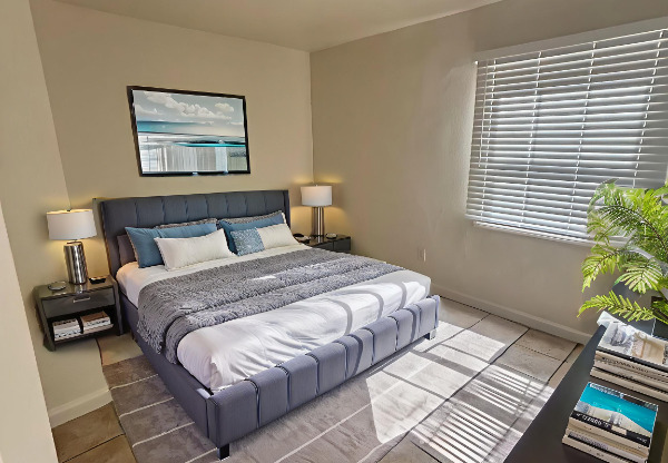 1402 N WILLOWBROOK AVE