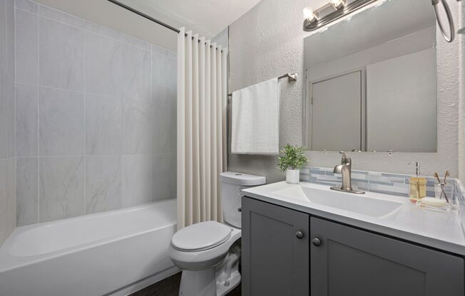 Oasis at Belmont - Beautiful Renovated Apartments