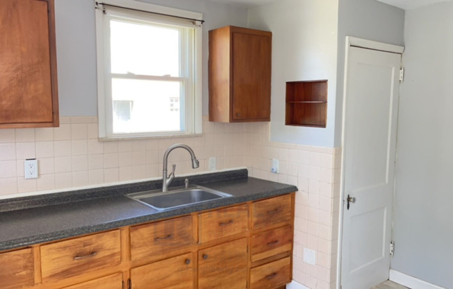 3 beds, 2 baths, $1,390