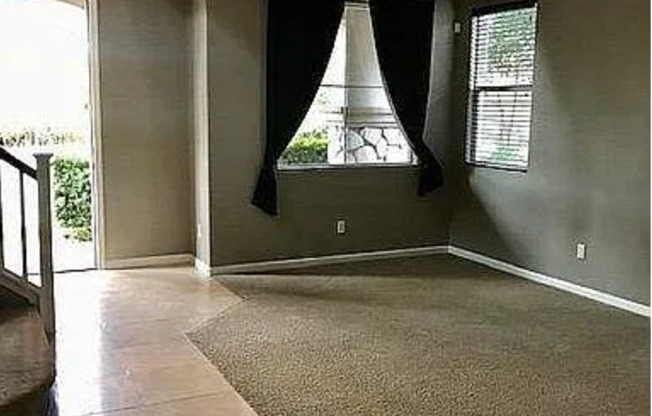 Beautiful Natomas 3/2.5 w/Bonus!  Please read entire ad for viewings!