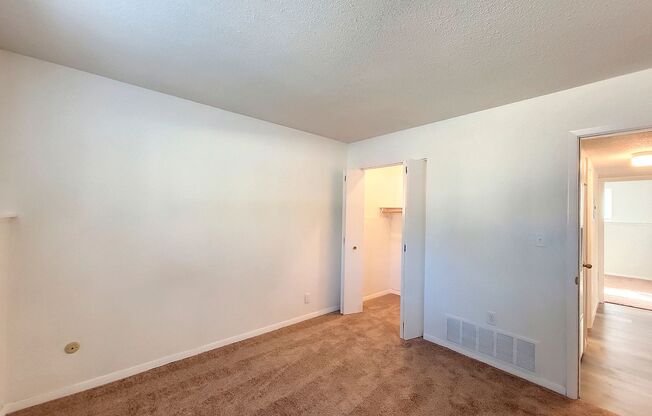 2 beds, 1 bath, 975 sqft, $995, Unit 2450 #1