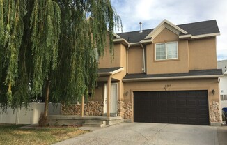 1605 W FRANKIE CIR