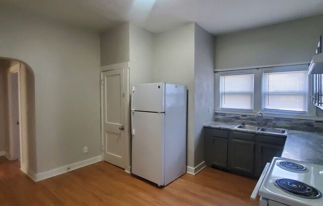 3 beds, 1 bath, $1,050