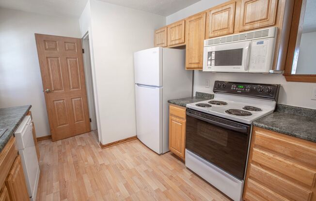 3 beds, 2 baths, 1,600 sqft, $1,995, Unit ew-21