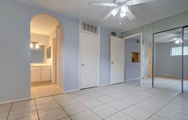 1 bed, 1 bath, 650 sqft, $1,075, Unit #10