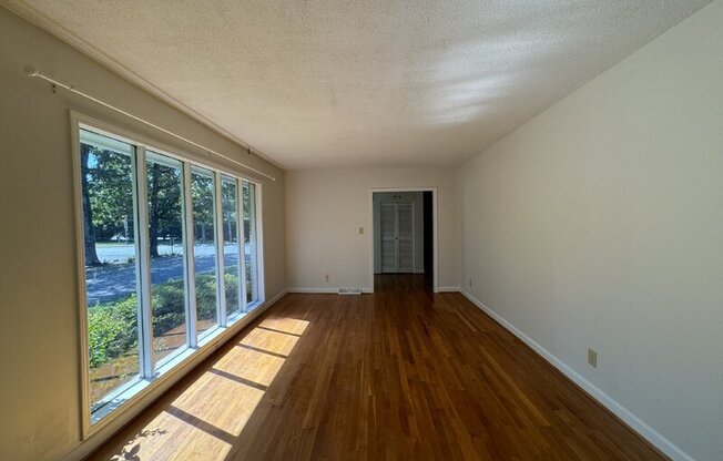 201 LIVINGSTON DR