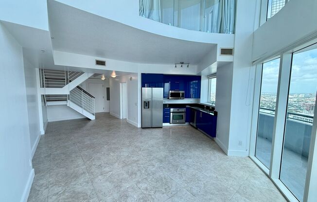 Fabolous 3 bed 3 bath condo located in the heart of Brickell!