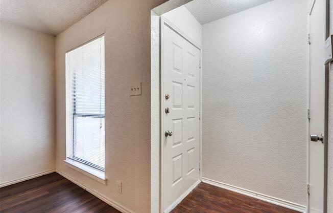 2820 RIDGECREST DR