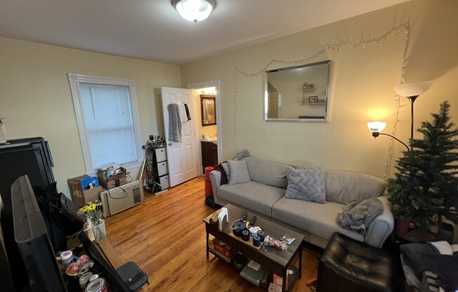 11 WHITE ST PL