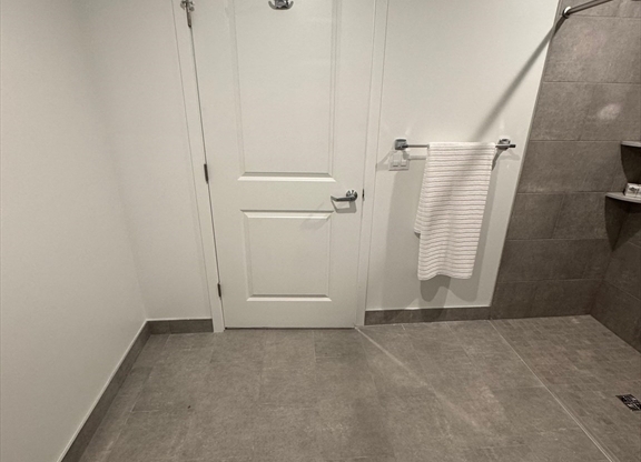 Studio, 1 bath, $1,575, Unit 727