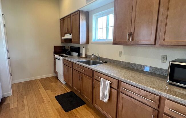 1 bed, 1 bath, $1,595, Unit Carriage House #2