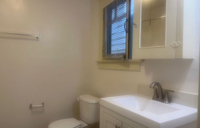 1 bed, 1 bath, $1,975, Unit 228