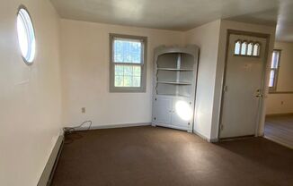 1 bed, 1 bath, $995, Unit APARTMENT GARAGE