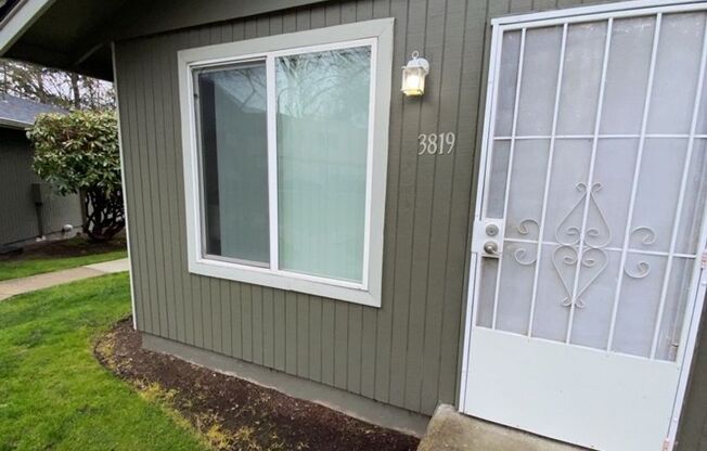 1 bed, 1 bath, 510 sqft, $1,125, Unit 3819 24th Pl NE