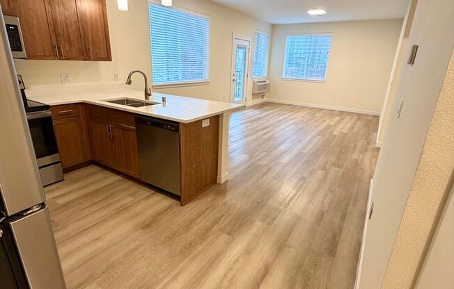 1 bed, 1 bath, 800 sqft, $1,600, Unit E110