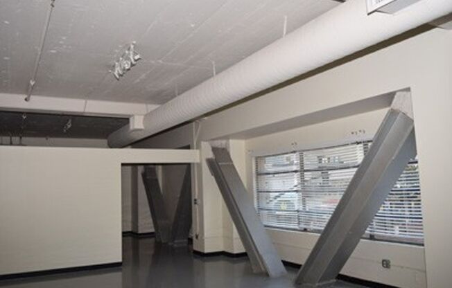 1 bed, 1 bath, 1,033 sqft, $2,995, Unit 1014-211