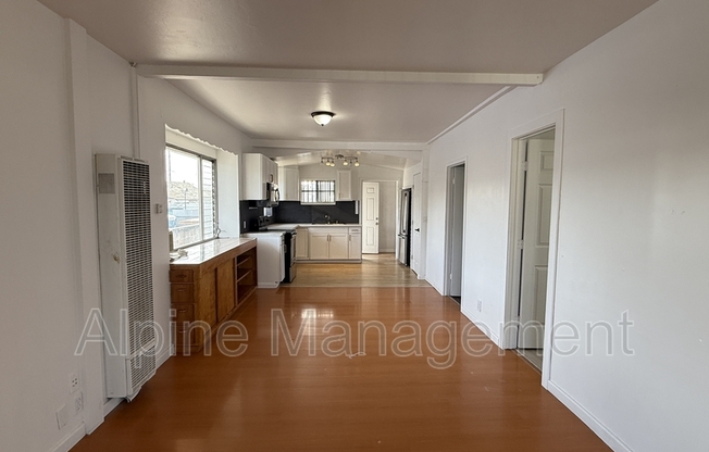 806 52 AVE