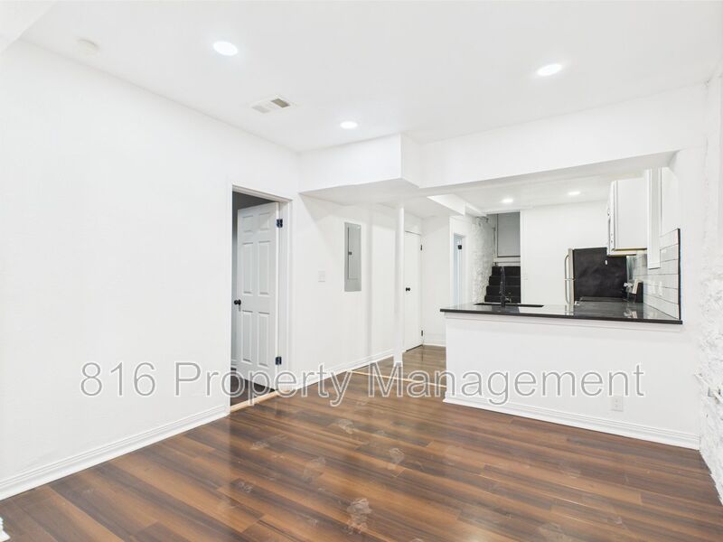 1110 E 40 ST
