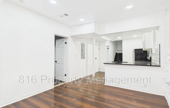 1110 E 40 ST